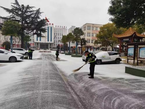 浴“雪”奮戰(zhàn)顯擔(dān)當(dāng)